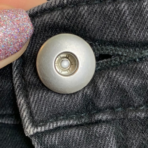 H&M Black Distressed Denim Shorts - Picture 5 of 5